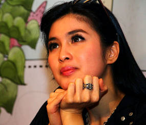 Sandra Dewi Iri dengan Kecantikan Cewek Korea | Sandra Dewi