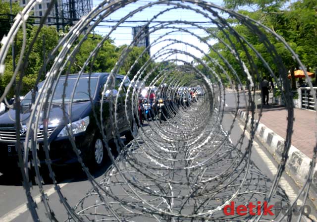 3 Gedung Vital di Surabaya Dipagari Kawat Berduri