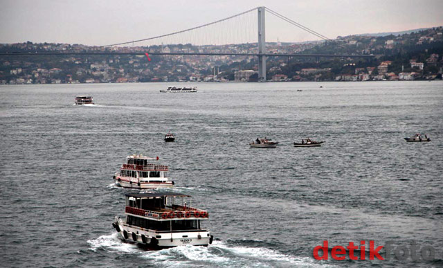 Menikmati Eloknya Selat Bosphorus