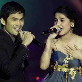 Foto Mesra Shireen SUngkar dengan Teuku Wisnu