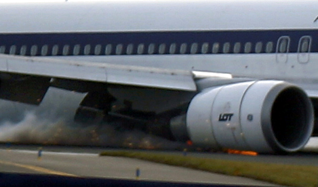 Boeing 767 Mandarat Tanpa Roda