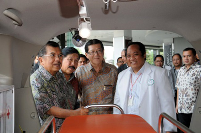 Toyota Sumbang Ambulans untuk PMI