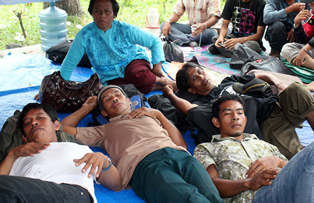 Jahit Mulut Tuntut Menhut