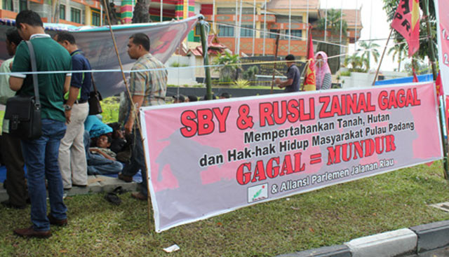 Jahit Mulut Tuntut Menhut