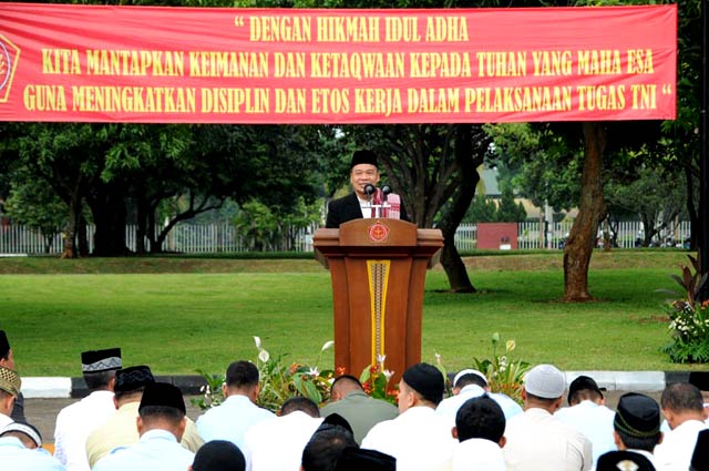 Salat Idul Adha di Mabes TNI