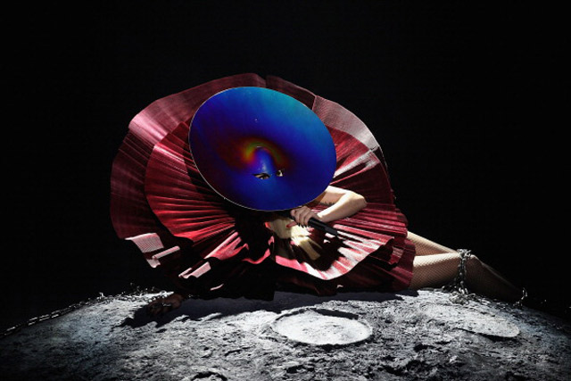 Gaun Satelit Ala Lady Gaga