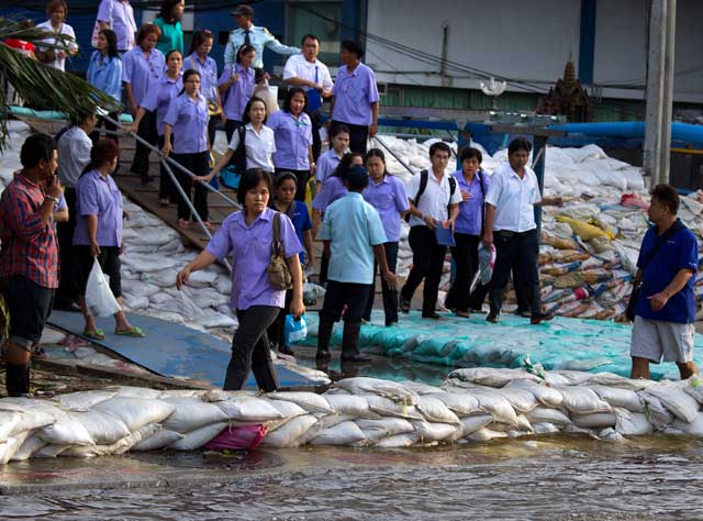 Banjir Kepung Kawasan Industri Bangkok