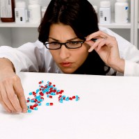 http://images.detik.com/content/2011/11/10/763/obat2-dalam-ts.jpg