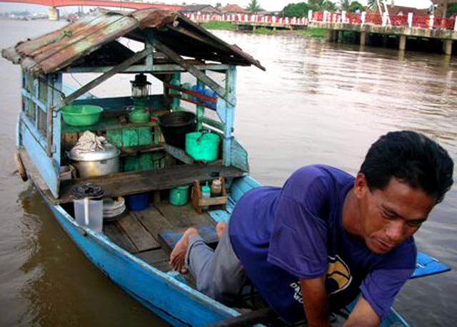 Pedagang Sungai Musi Tak Tersentuh SEA Games