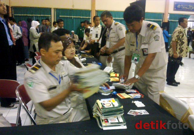 Jamaah Haji Kloter Pertama Tiba di Surabaya