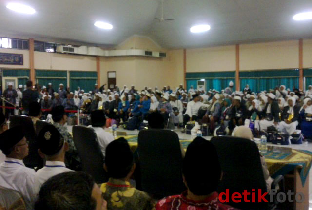 Jamaah Haji Kloter Pertama Tiba di Surabaya