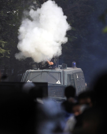 Demonstran dan Polisi Mesir Bentrok