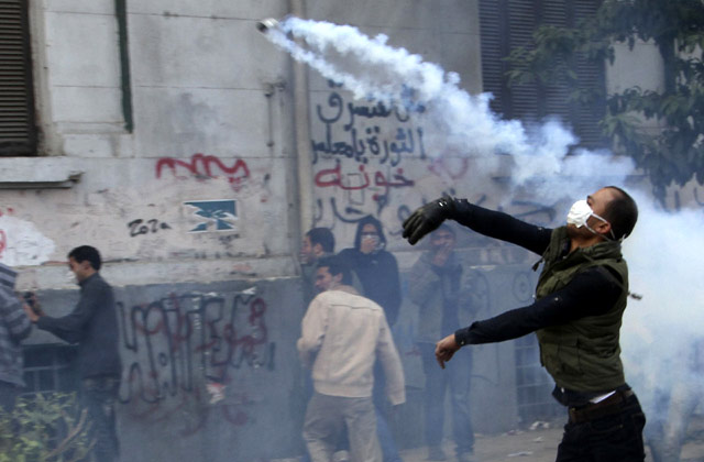 Demonstran dan Polisi Mesir Bentrok