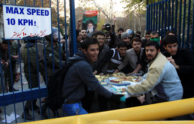 Kedubes Inggris Diserbu Pendemo Iran