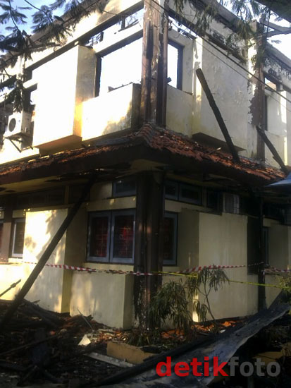 Gedung Rektor Fakultas MIPA Unesa Terbakar