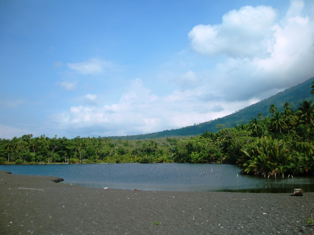 danau tolire