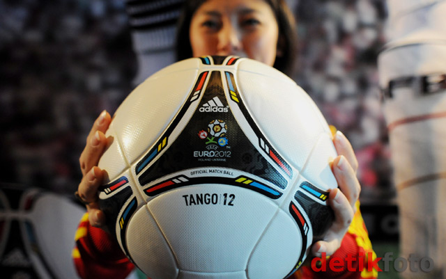 Tango 12, Bola Resmi Piala Eropa 2012