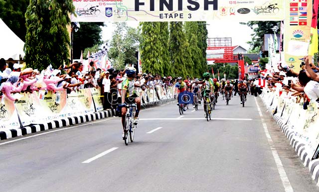 Malone Juara Tour de Lombok Sumbawa