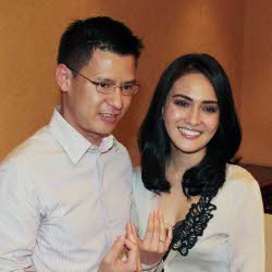 Foto Pernikahan Shandy Aulia dan David Herbowo