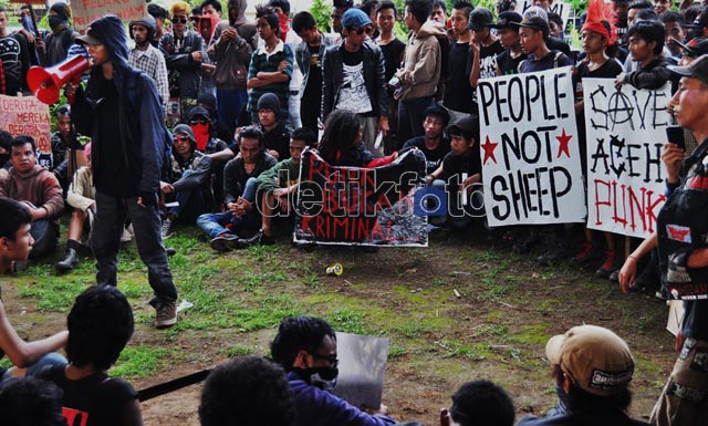 Punkers Makassar Kecam Polisi