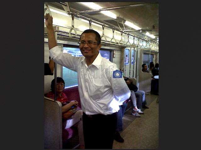 Dahlan Iskan Naik Kereta ke Istana Bogor