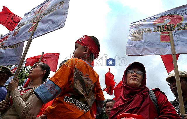 Warga Tanah Merah Tuntut e-KTP