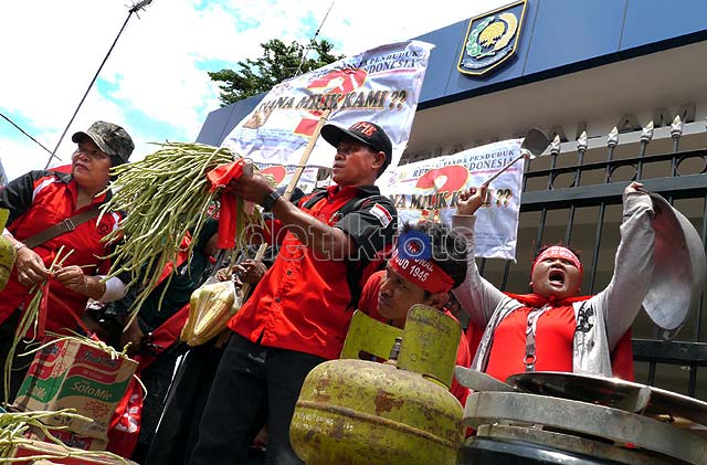 Warga Tanah Merah Tuntut e-KTP