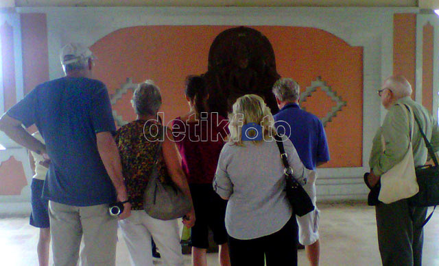 Puluhan Turis Kunjungi Museum Majapahit