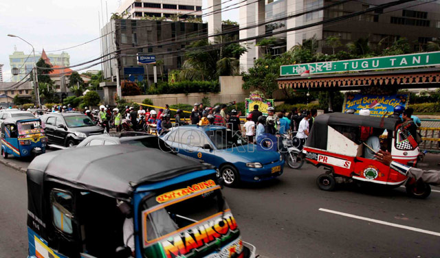 Lokasi Xenia Maut Bikin Lalin Macet
