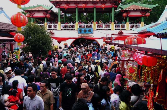 Imlek, Kampung China Ramai Pengunjung