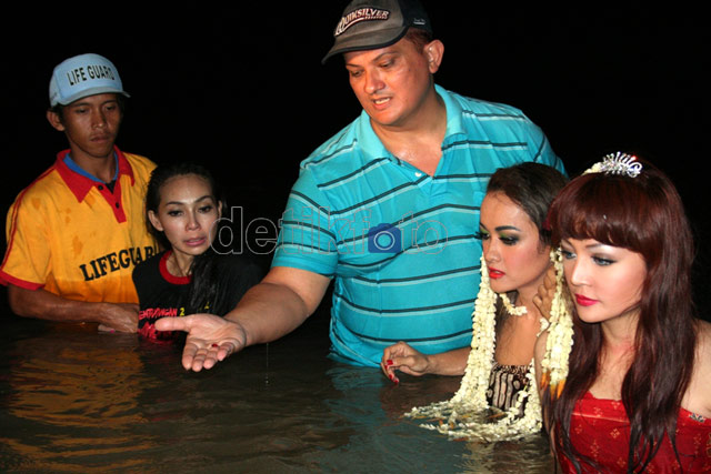 Ini Dia Prosesi Ritual Mistis Jupe di Pelabuhan Ratu