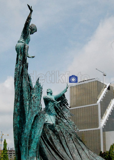 Foto Patung Bahenol di Pekanbaru Riau | Gambar Patung Bahenol