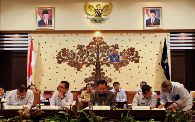 'Reality Show' 100 Hari Menteri Amir Syamsudin