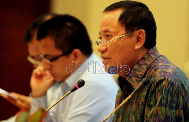 'Reality Show' 100 Hari Menteri Amir Syamsudin