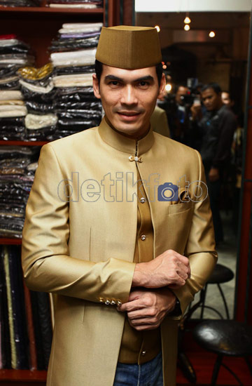 Atalarik Syah Fitting Jas Pengantin