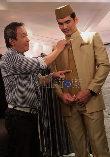 Atalarik Syah Fitting Jas Pengantin