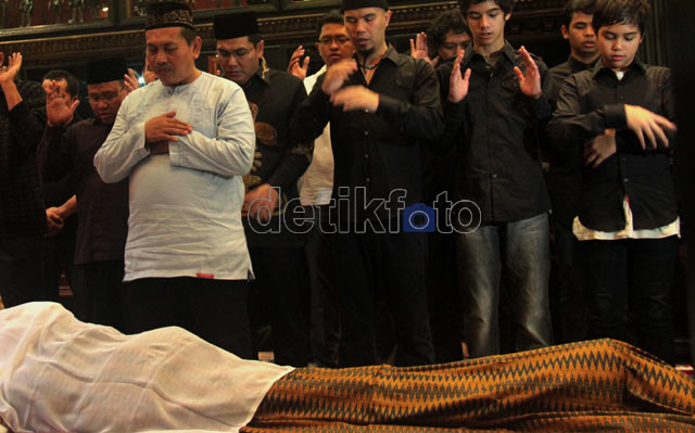 Ayah Ahmad Dhani Meninggal Dunia