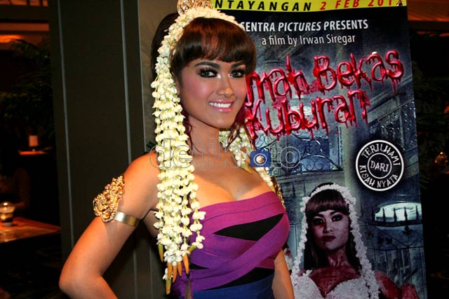 Jupe Seksi Pakai Dress Ketat 