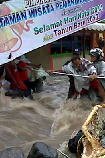 Lokasi Wisata Ubalan Pacet Disapu Banjir Bandang