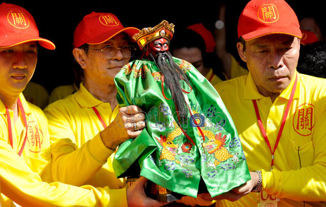 Meriah Festival Cap Gomeh di Makassar