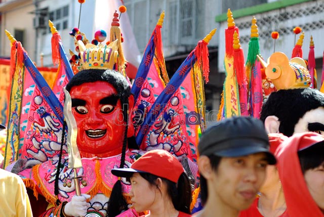 Meriah Festival Cap Gomeh di Makassar
