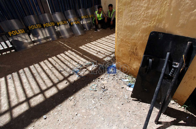 Suporter Viking Di Sweeping Aparat Polisi