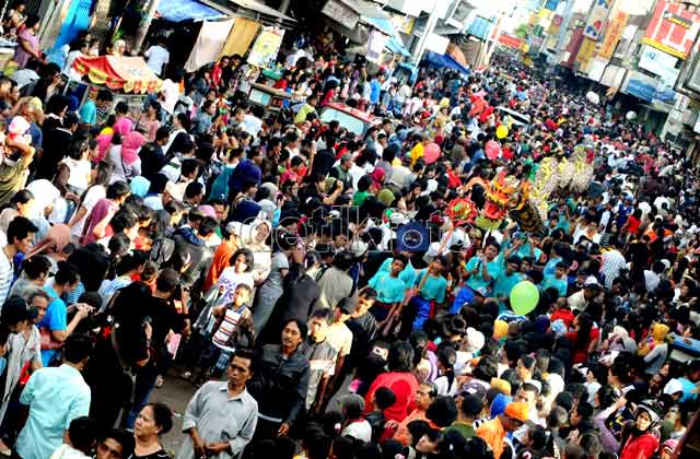 Ribuan Orang Padati Puncak Cap Go Meh