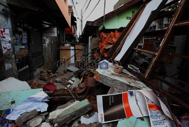 Rumah Milik Pensiunan Pegawai MA Ambruk