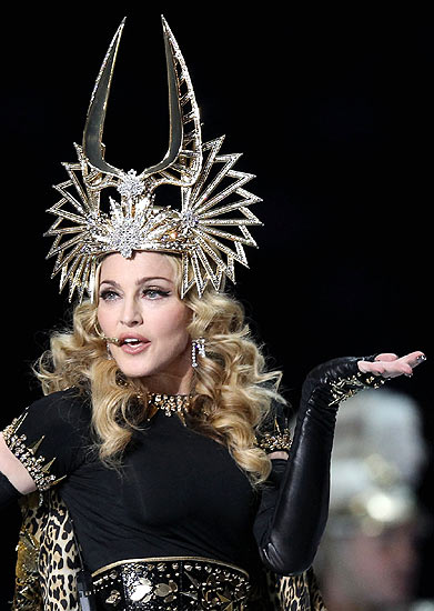 Aksi Spektakuler Madonna di Super Bowl