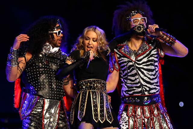 Aksi Spektakuler Madonna di Super Bowl