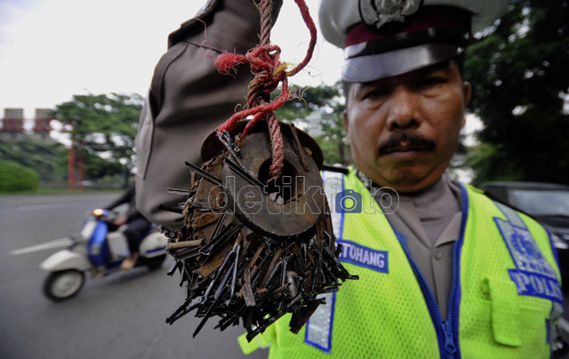 Polisi Razia Ranjau Paku