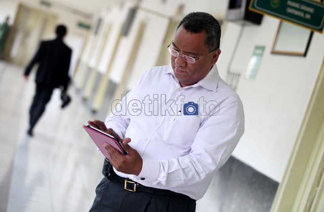 Dia Sendirian Melawan Raksasa Telkomsel