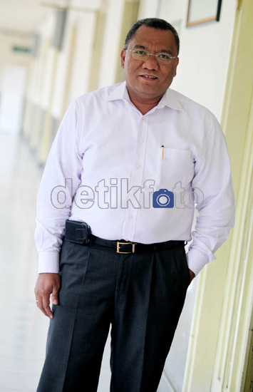 Dia Sendirian Melawan Raksasa Telkomsel