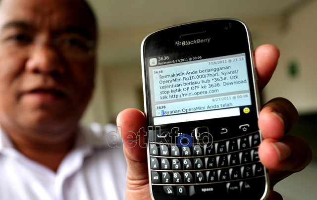 Dia Sendirian Melawan Raksasa Telkomsel